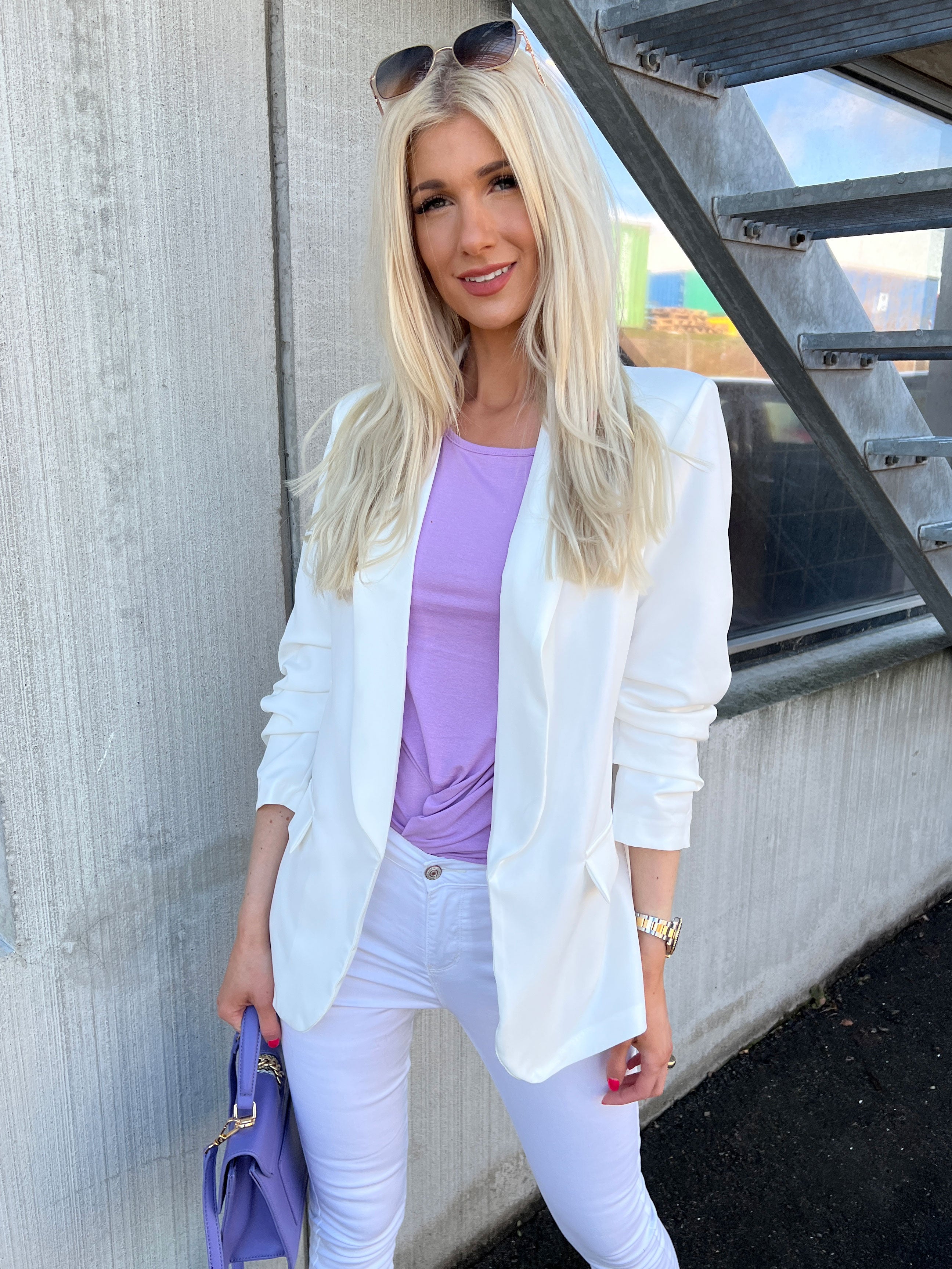 Mila - Snygg blazer med rynka på ärmen